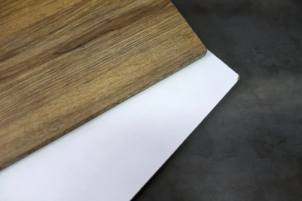 Comparison between unsealed raw MDF cut edge and smooth sprayed MDF edge